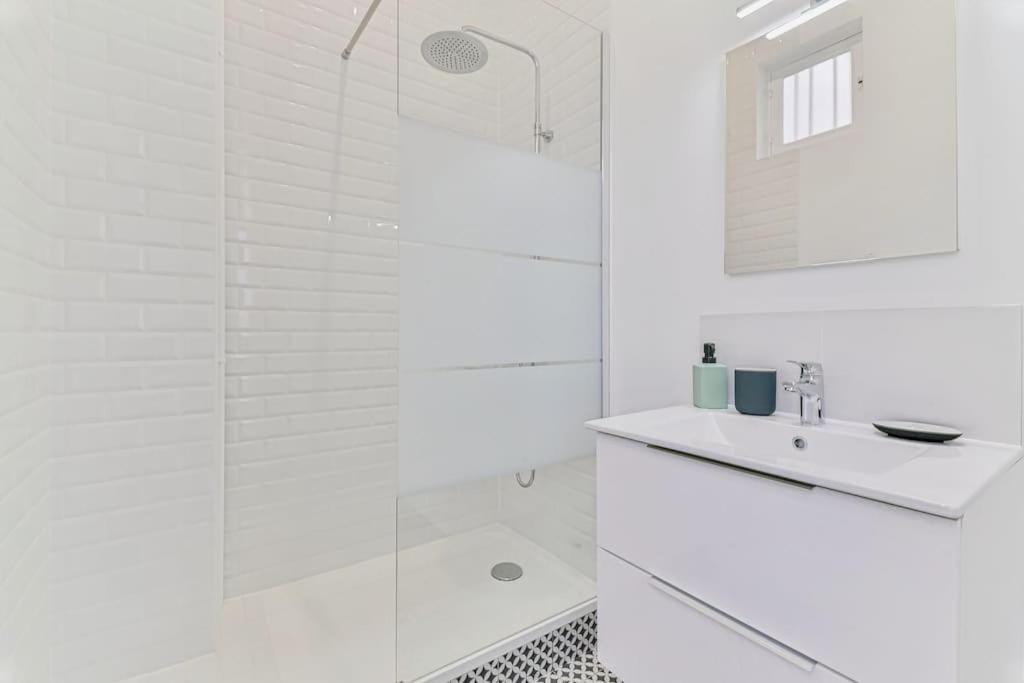 Renovated Design Apartment In Montparnasse ปารีส ภายนอก รูปภาพ